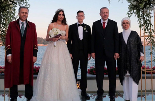 Amine Gülşe harekete geçti! Mesut Özil ile evlenir evlenmez yaptı