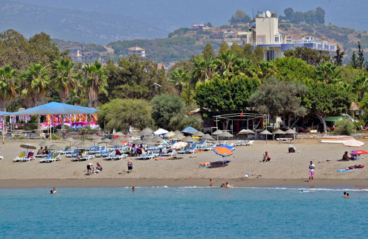 Antalya'da Gazipaşa meclisinden Suriyelilere plaj yasağı