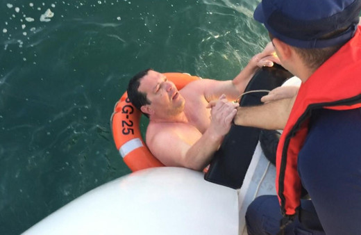 Mucize gibi kurtuluş 12 saat sonra denizde canlı bulundu