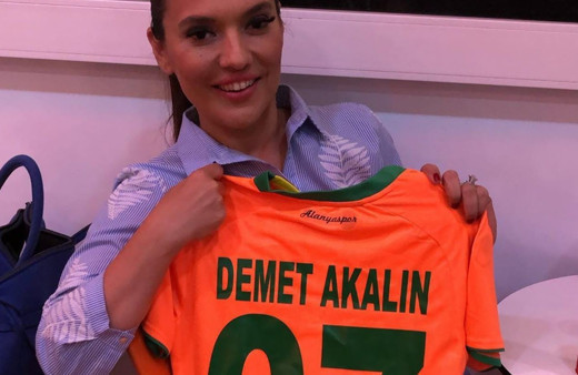 Milli Takıma yapılan saygısızlığa Demet Akalın'dan küfürlü cevap