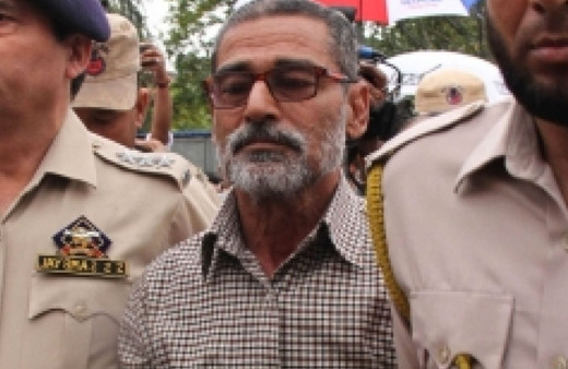 Küçük kıza 6 kişi tecavüz edip vahşice öldürdü! Sanıklardan ikisi devlet memuru