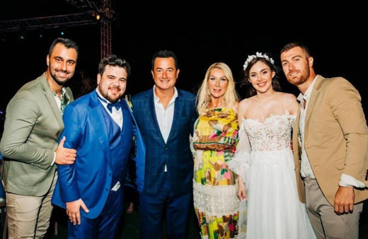 Acun Ilıcalı'da Eser Yenenler paylaşımına bakın "Küçük Eserler dolaşsın artık etrafımızda"