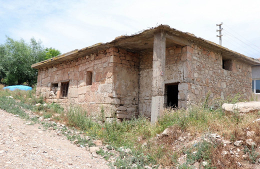 En nadide sanatla bezenmiş! 100 yıllık tarihi köy konağı harap halde
