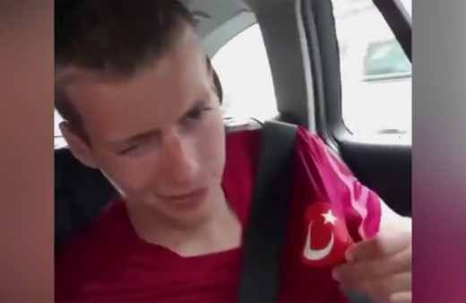 Emre Belözoğlu'na tuvalet fırçası uzatan Belçikalı özür diledi