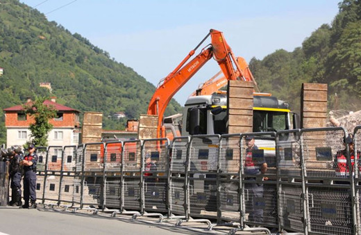 Fırtına Vadisi'nde kaçak yapıların yıkımına başlandı