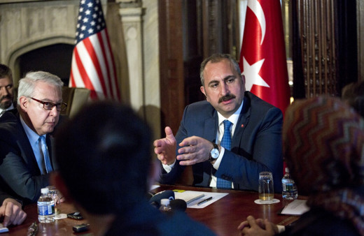 Bakan Abdülhamit Gül ABD'de FETÖ elebaşı Gülen'in iade sürecini görüştü