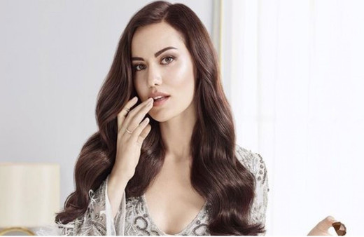 Setlerde yer almayan Fahriye Evcen reklamlardan milyonlar kazanıyor!