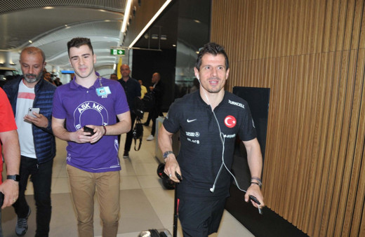 Emre Belözoğlu'ndan kendisine fırça uzatıp özür dileyen kişi için ilk yorum