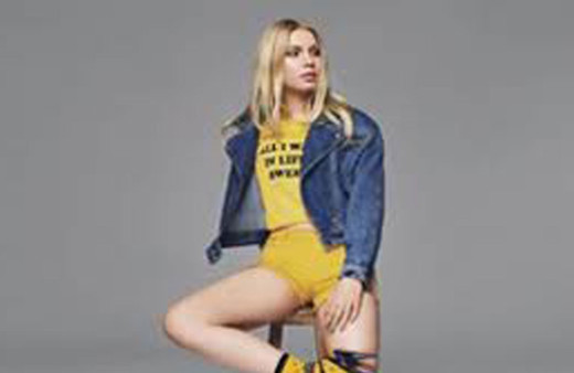 Aleyna Tilki'den havuz başı dansı!