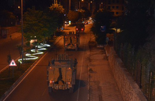 Suriye sınırına dikkat çeken askeri araç sevkiyatı