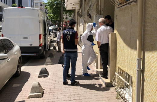 Esenyurt'ta kötü kokular yayılan daireden vahşet çıktı