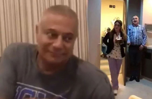 Mehmet Ali Erbil'in hastane odasında sürpriz doğum günü kutlaması