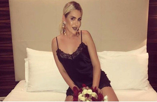 Yaza bomba gibi girdi! Selin Ciğerci'nin klibi sosyal medyayı salladı