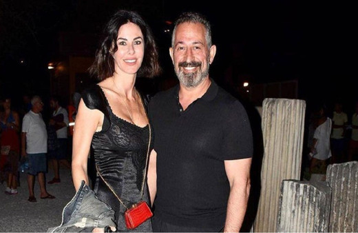 Defne Samyeli ve Cem Yılmaz Bodrum'a demir attı! Sahnede beraber şarkı söylediler