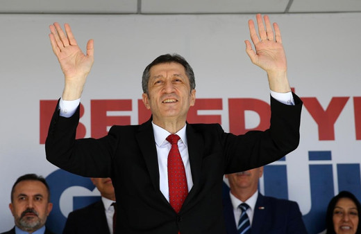 Bakan Selçuk'tan iyi tatiller kuzularım paylaşımı