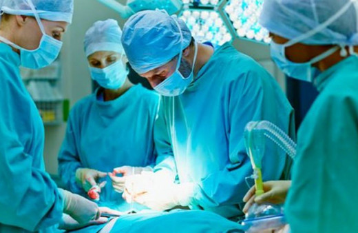 İnanılmaz olay! Kalp ameliyatı sırasında iç organları alev aldı