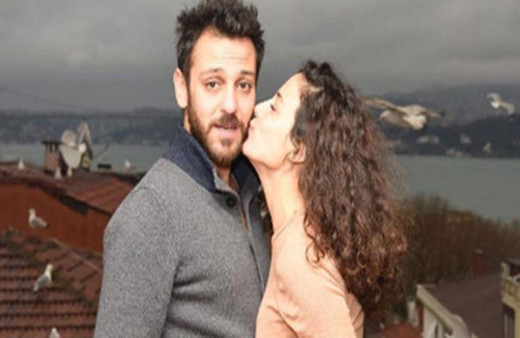 Erkan Kolçak Köstendil'in eşi Cansu Tosun objektiflerin karşısına geçti! Cesur pozlar verdi