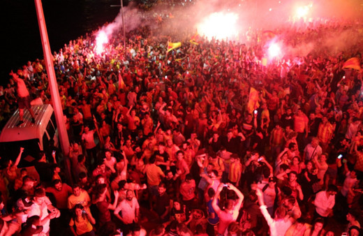 Göztepe’ye görkemli doğum günü! Sürpriz isim damga vurdu