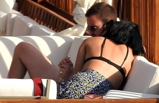 Hülya Avşar'ın kızı Zehra Çilingiroğlu sevgilisi Alaattin Kadayıfçıoğlu'yla tatilde