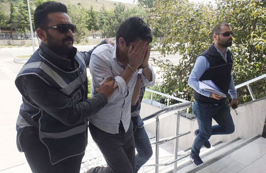 Yolcu otobüsünde iğrenç olay önce cinsel içerikli video izledi sonra da...