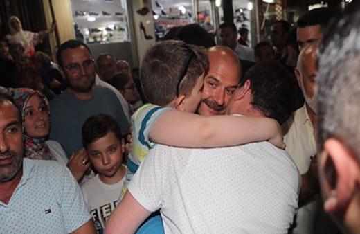 Bakan Süleyman Soylu'ya sevgi seli