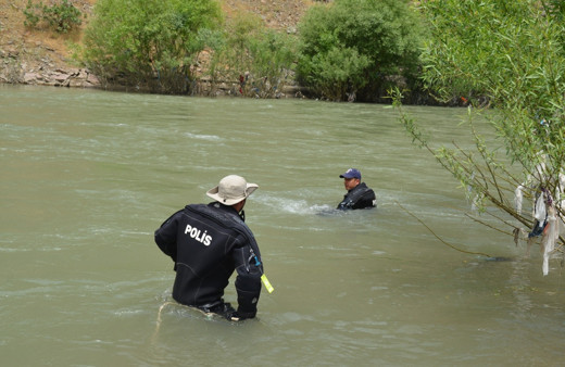 Habur'da kayıp çocuk dalgıç, vatandaşlar ve drone ile tarafından aranmaya devam ediyor