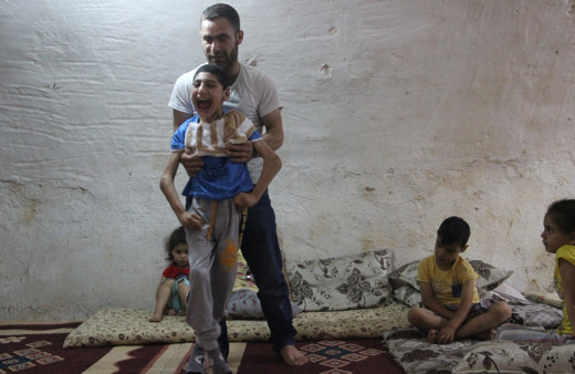 Babalar Günü'nde en büyük dileği çocuğunun yürüyebilmesi