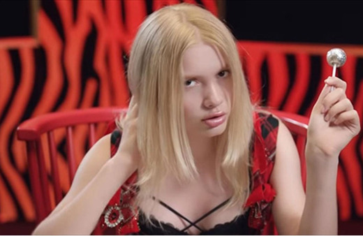 Üniversite sınavına giren Aleyna Tilki'nin siyah bikinisi olay oldu