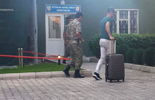 Ertaç Özbir Beşiktaş ile anlaştı soluğu askerde aldı