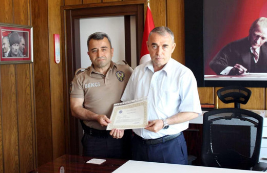 Yolcuların hayatını kurtaran kahraman bekçiye başarı belgesi