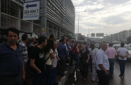 Bursa'da metroya yıldırım düştü