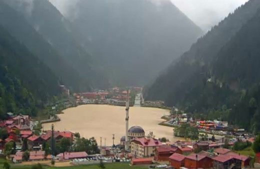 Uzungöl'ün rengi değişti görenler inanamadı