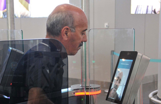 İstanbul havalimanında 18-20 saniye içinde pasaporttan geçilebilecek