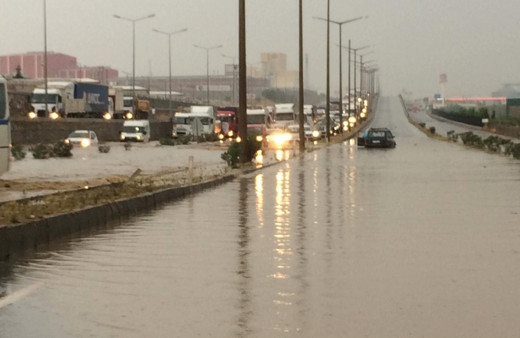 İzmir Ankara karayolu ulaşıma kapandı