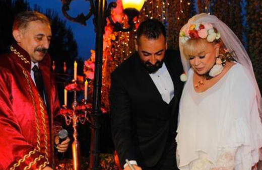 Zerrin Özer fenalaştı apar topar hastaneye kaldırıldı!