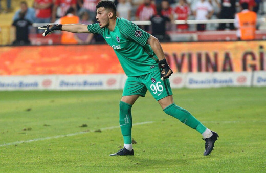 Dünya devi Trabzonlu kalecinin peşinde