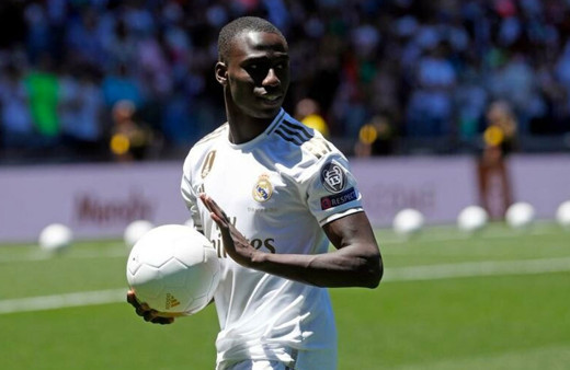Real Madrid 48 milyon euroluk transferi Mendy'i tanıttı