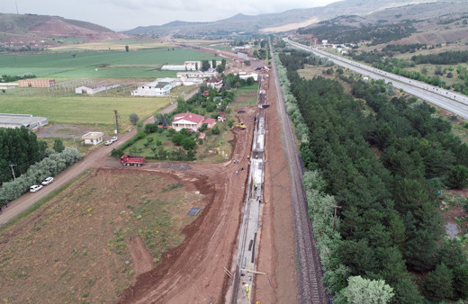 Sivas-Ankara Yüksek Hızlı Tren projesi için gece gündüz çalışıyorlar