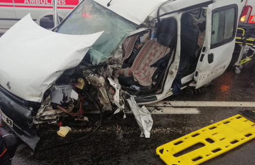 Sivas'ta TIR'la çarpışan aracın sürücüsü öldü