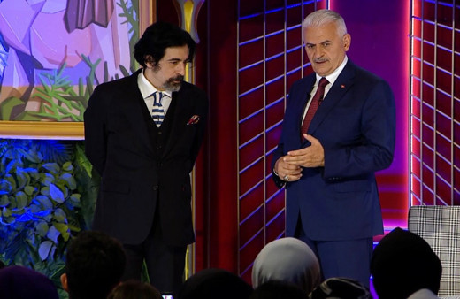 Binali Yıldırım Okan Bayülgen'in Uykusuzlar Kulubü'nde türkü söyledi