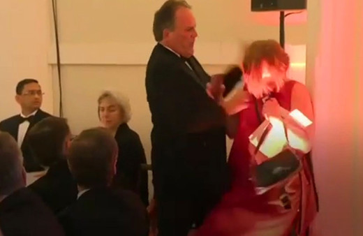 İngiltere'de bakan yardımcısının sert müdahalesi tartışma yarattı