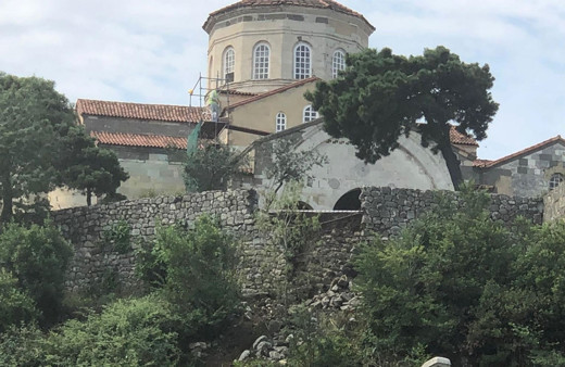 Ayasofya'nın duvarı aşırı yağmura dayanamadı