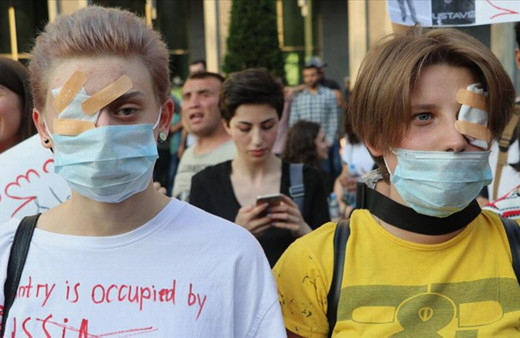 Gürcistan'da protestocular yeniden parlamento önünde toplandı