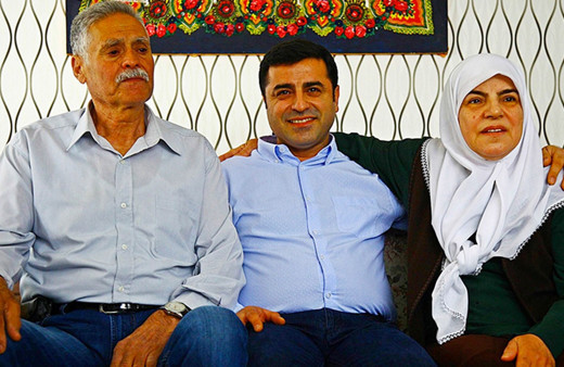 Selahattin Demirtaş'ın annesi: Erdoğan bey oğlumu bıraksın ona siyaset yaptırmayacağım