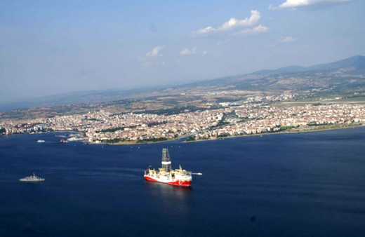 Yavuz Sondaj gemisi Çanakkale Boğazı'ndan geçti