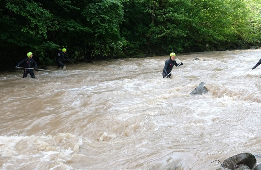 Araklı'daki sel felaketinde kayıp 3 kişi aranıyor