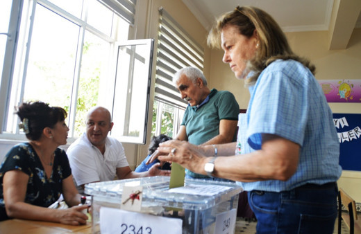 Yenilenen İstanbul seçimlerinde oy verme işlemi başladı