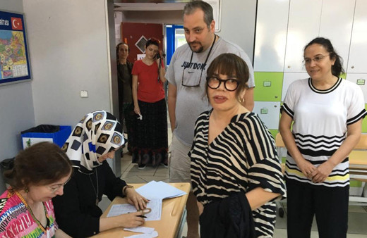 Sezen Aksu seçimde oy verdi : Başıma bir iş gelmeyecek değil mi?