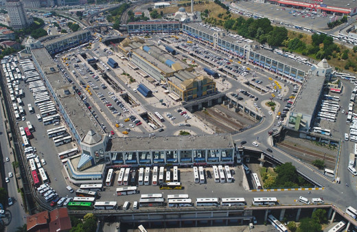 Büyük İstanbul Otogarı'nda seçim nedeniyle adım atacak yer kalmadı