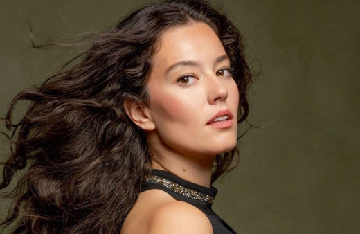 Pelin Akil takipçisine kızdı: Bir de profilinde Bakara suresi var